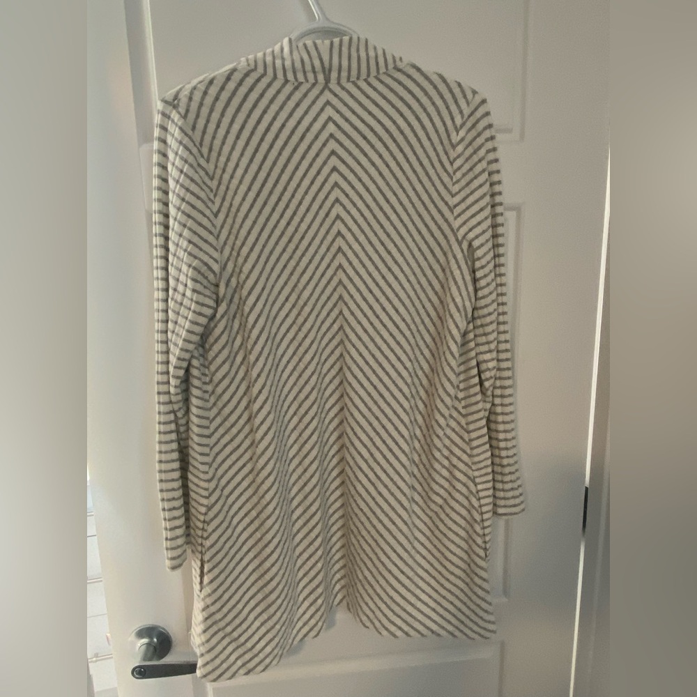 Chico’s Zenergy Striped Open Cardigan Size 1 Medium Neutral Lightweight Soft - Picture 7 of 10